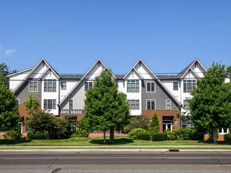 Listing photo of Quiet Condo l Prime Locale & mins to DT