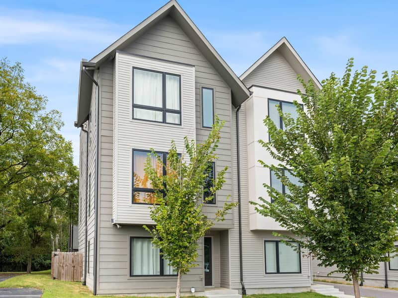 Listing photo of Stylish 4BR - Rooftop Deck Near Downtown