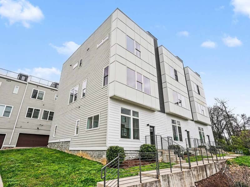 Listing photo of Chic Townhome x3 w Rooftop Views, Near Broadway!